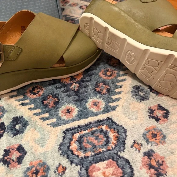 Kork-Ease Platform Sandals - Picture 2 of 3